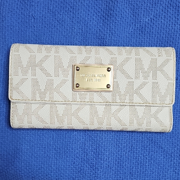 Michael Kors Handbags - Michael Kors Cream Continental Wallet with Gold Accents